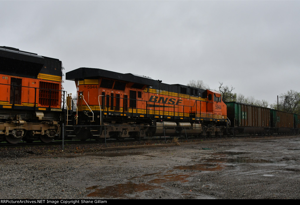 BNSF 5944 Roster shot